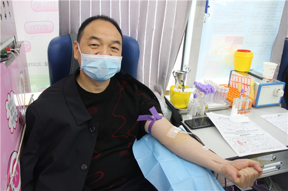 人民警察一心為民，捋袖捐血鐵血柔情——安康市公安局積極開展冬季獻(xiàn)血活動(dòng)