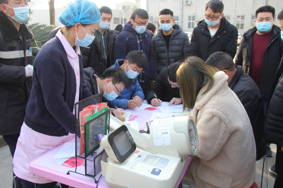 血液是生命的禮物——中國聯(lián)通安康市分公司、安康大數(shù)據(jù)運營有限公司聯(lián)合開展冬季應(yīng)急獻血活動