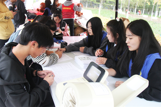 青春熱血匯聚點滴愛心 無私奉獻相約美麗校園